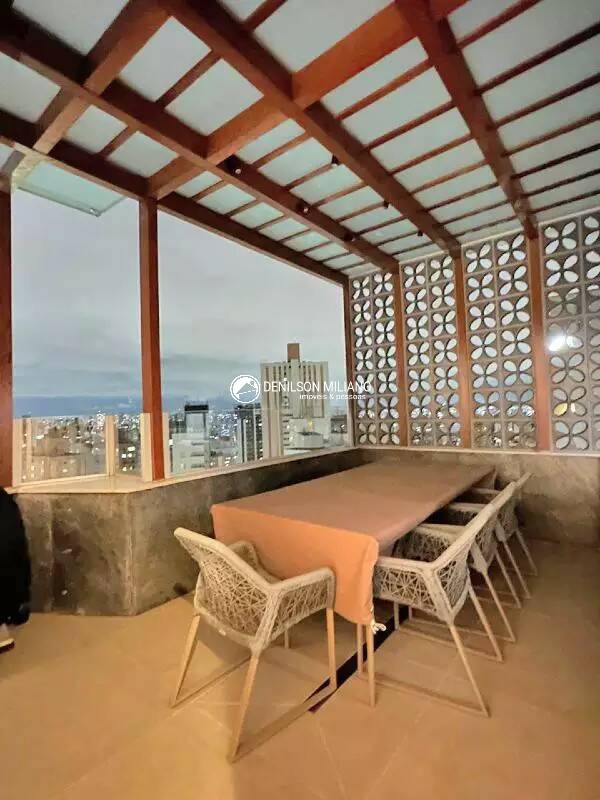 Cobertura, 3 quartos, 220 m² - Foto 2