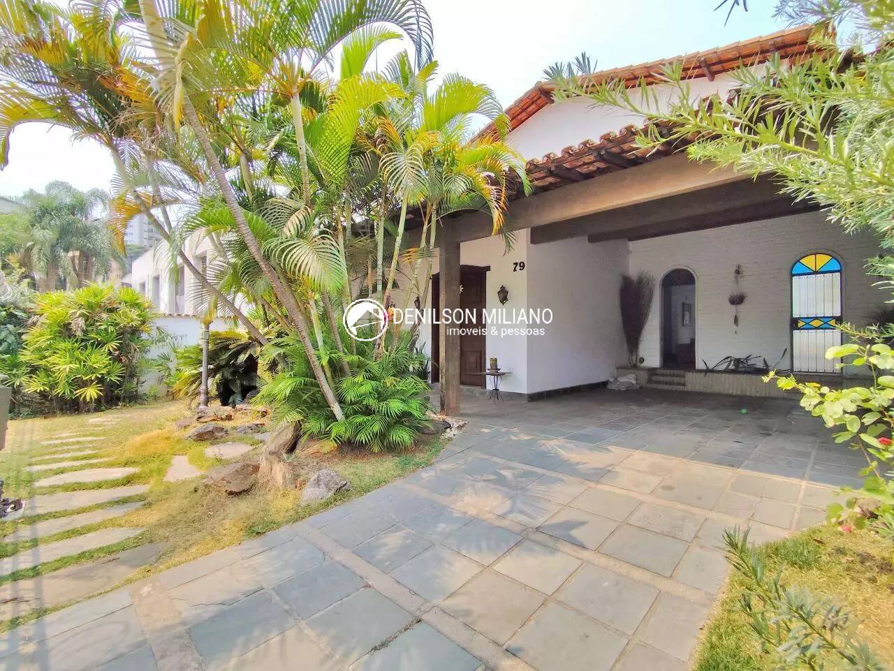 Casa à venda com 4 quartos, 315m² - Foto 2