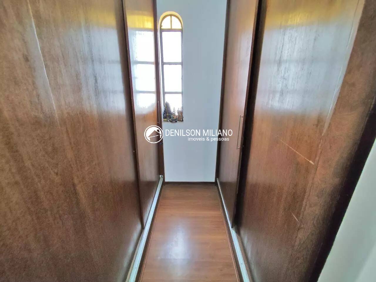 Casa à venda com 4 quartos, 315m² - Foto 9