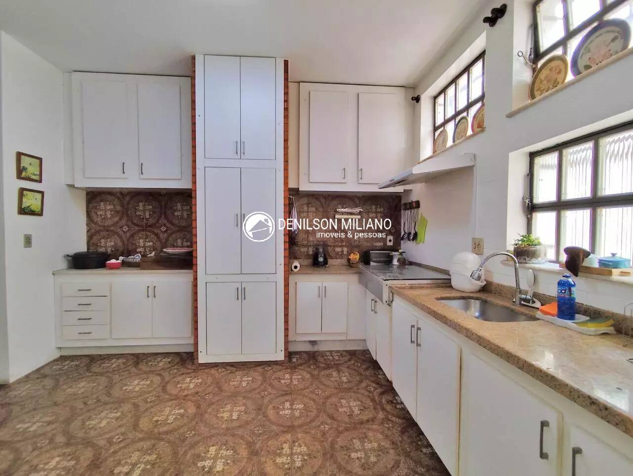 Casa à venda com 4 quartos, 315m² - Foto 12