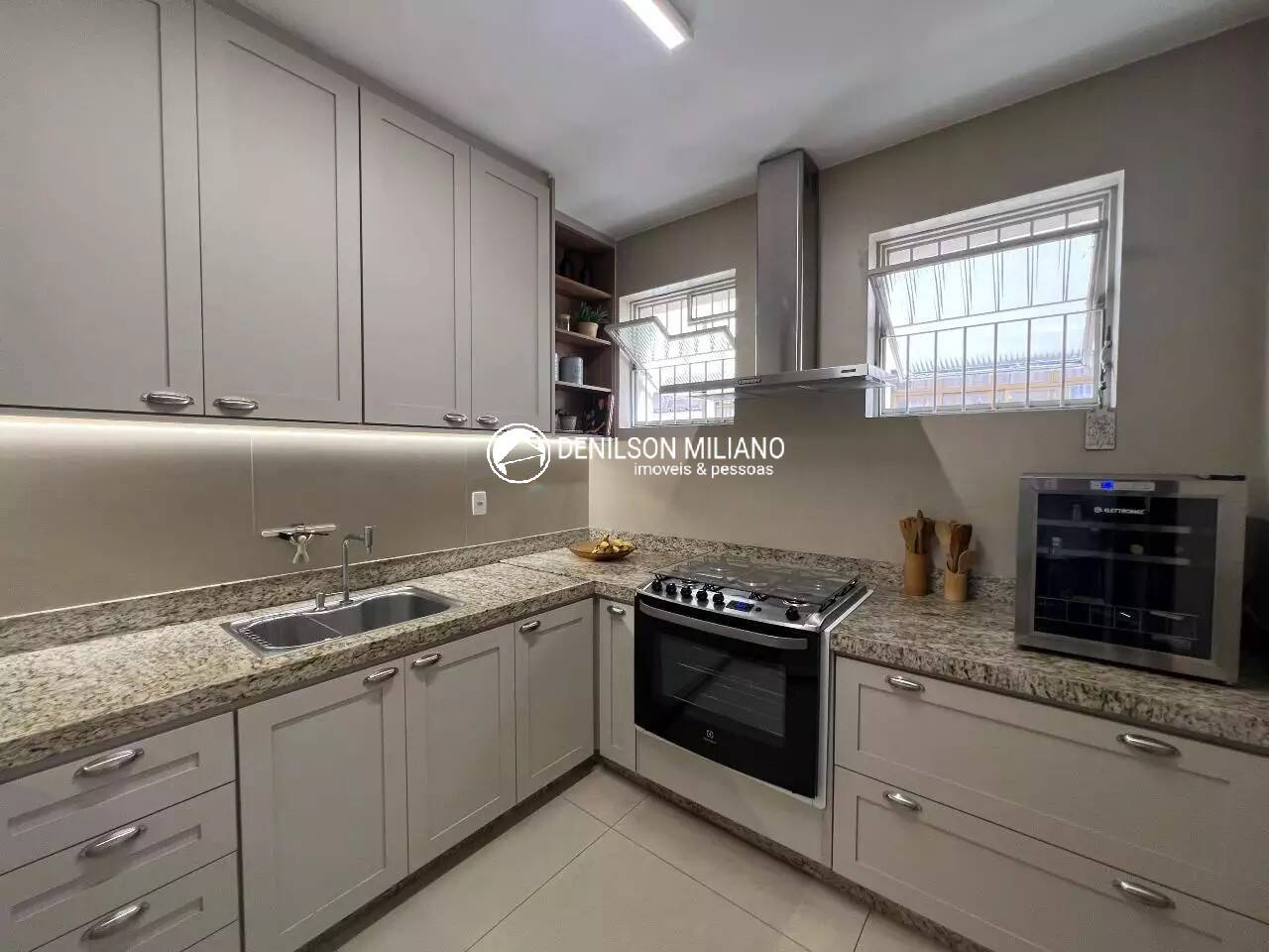 Apartamento para alugar com 4 quartos, 220m² - Foto 8
