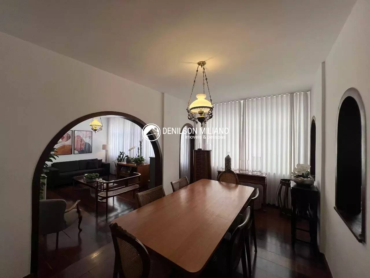 Apartamento para alugar com 4 quartos, 220m² - Foto 1