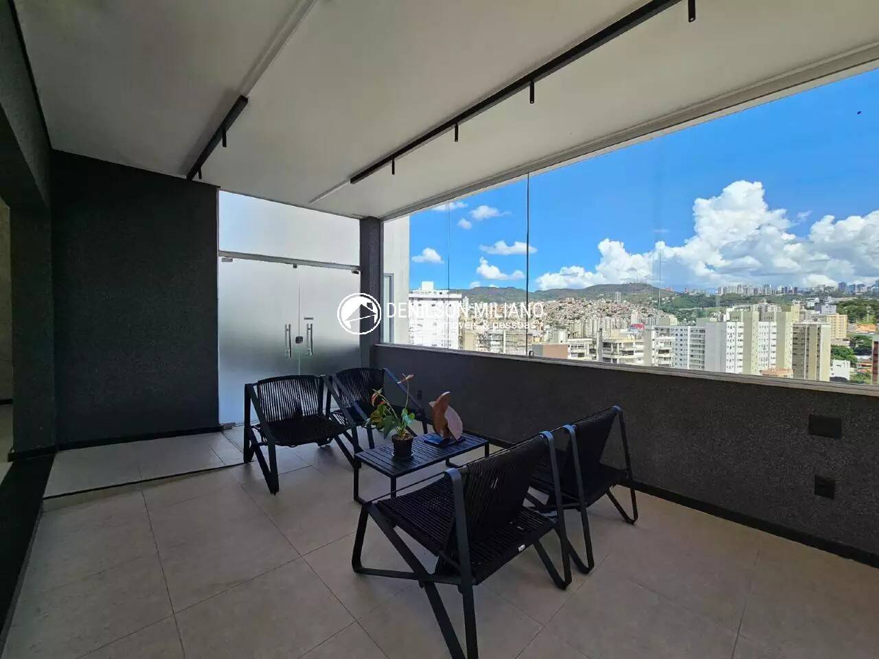 Apartamento para alugar com 4 quartos, 160m² - Foto 1