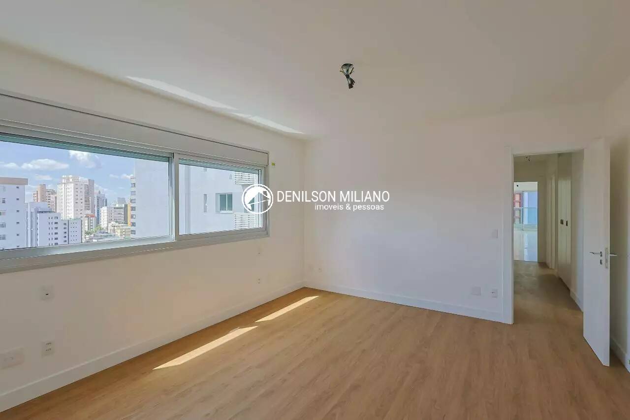 Apartamento para alugar com 4 quartos, 196m² - Foto 2