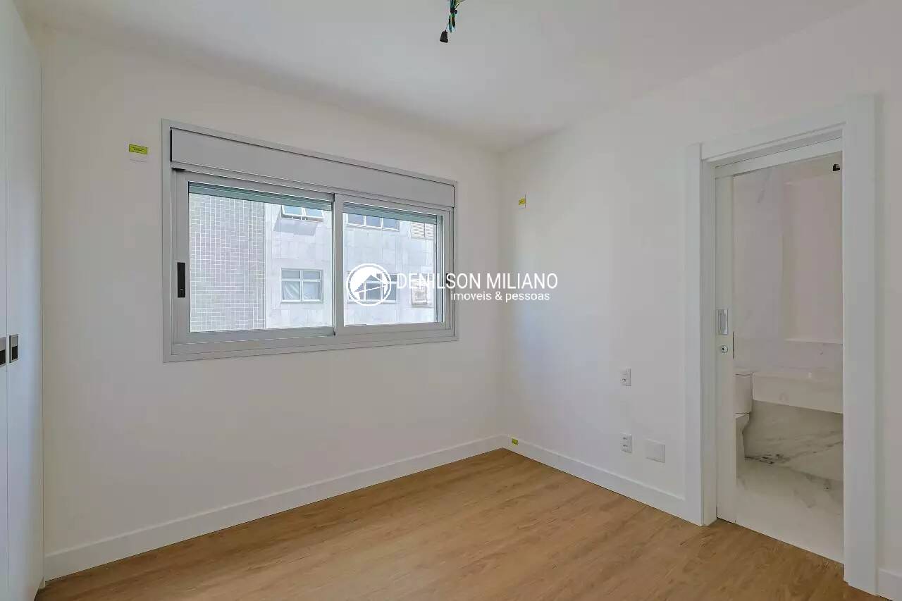 Apartamento para alugar com 4 quartos, 196m² - Foto 4