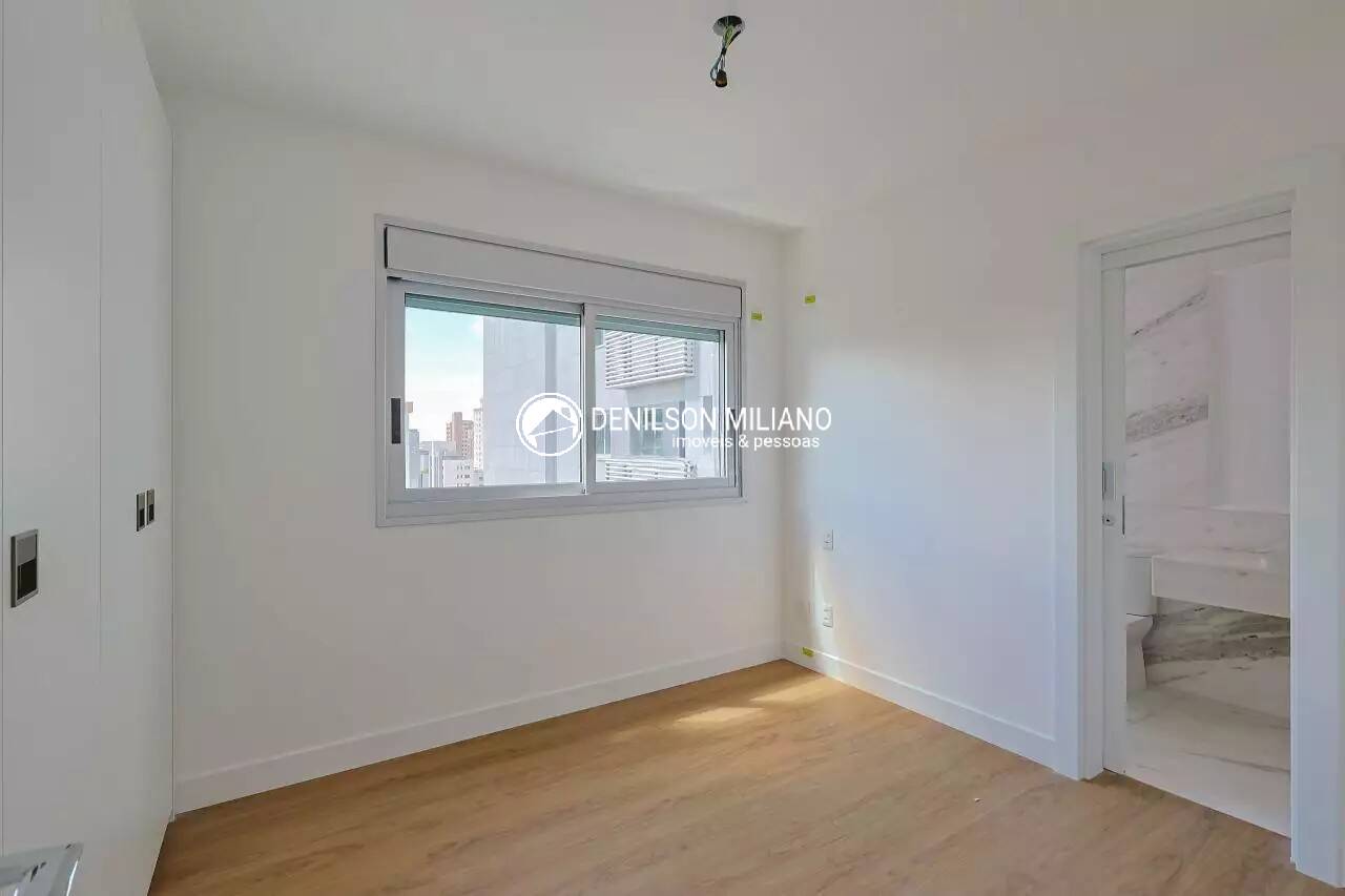 Apartamento para alugar com 4 quartos, 196m² - Foto 11