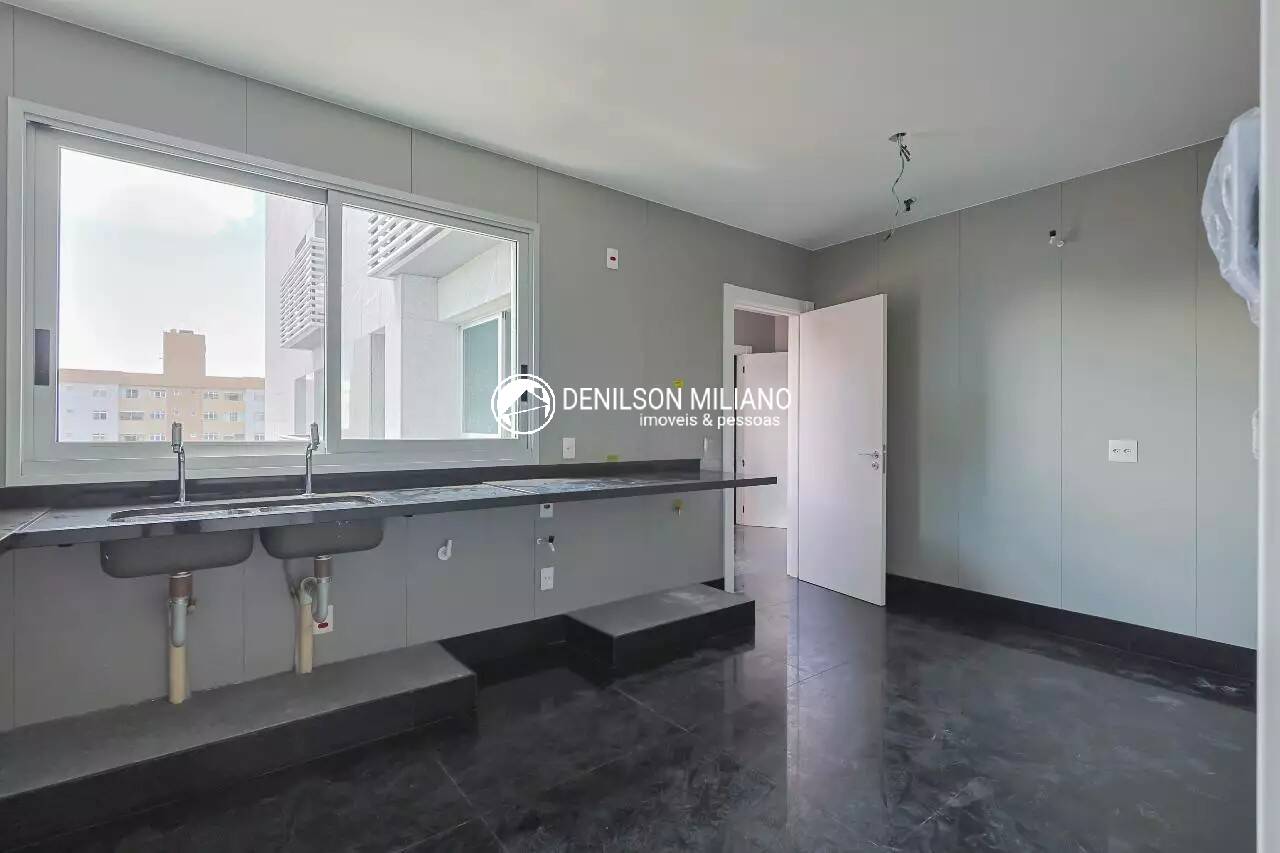 Apartamento para alugar com 4 quartos, 196m² - Foto 13