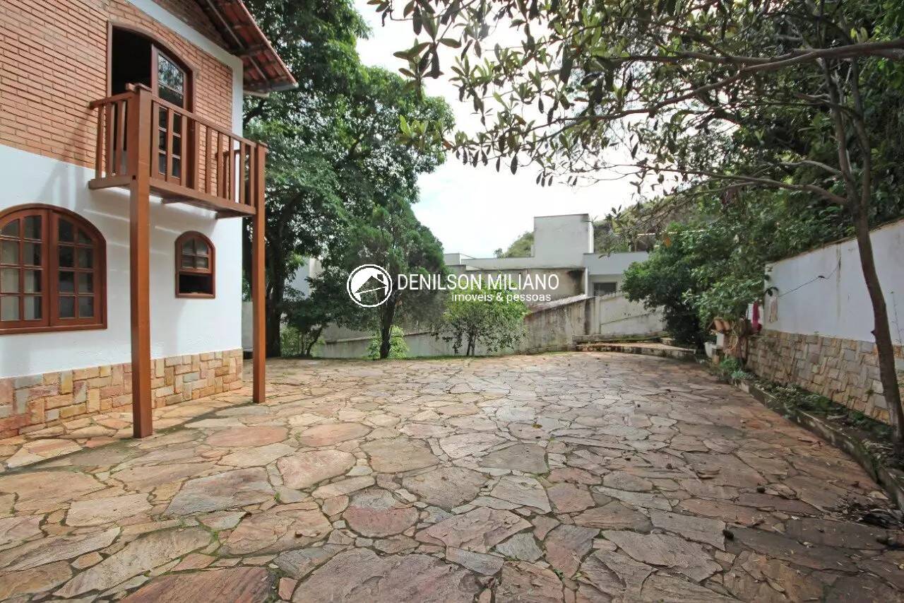 Casa à venda e aluguel com 4 quartos, 495m² - Foto 1