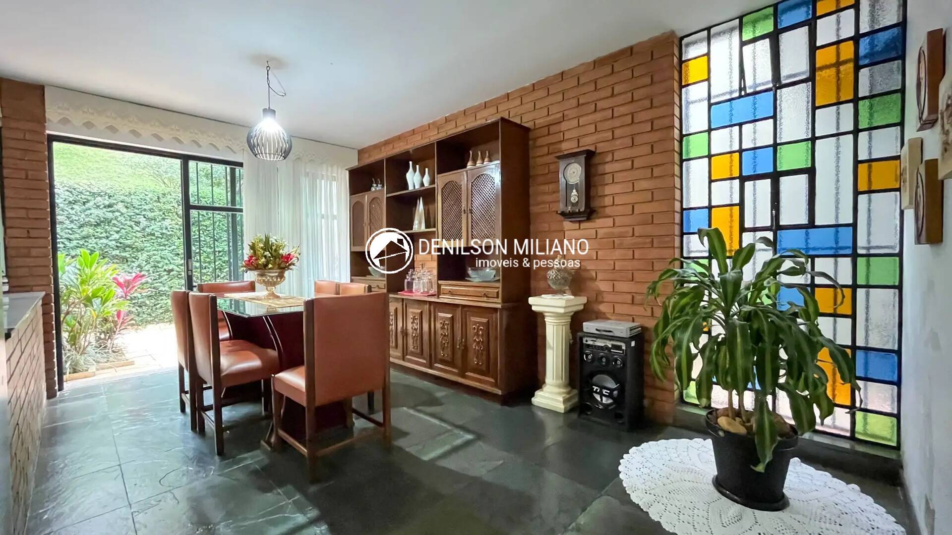 Casa, 4 quartos, 256 m² - Foto 1