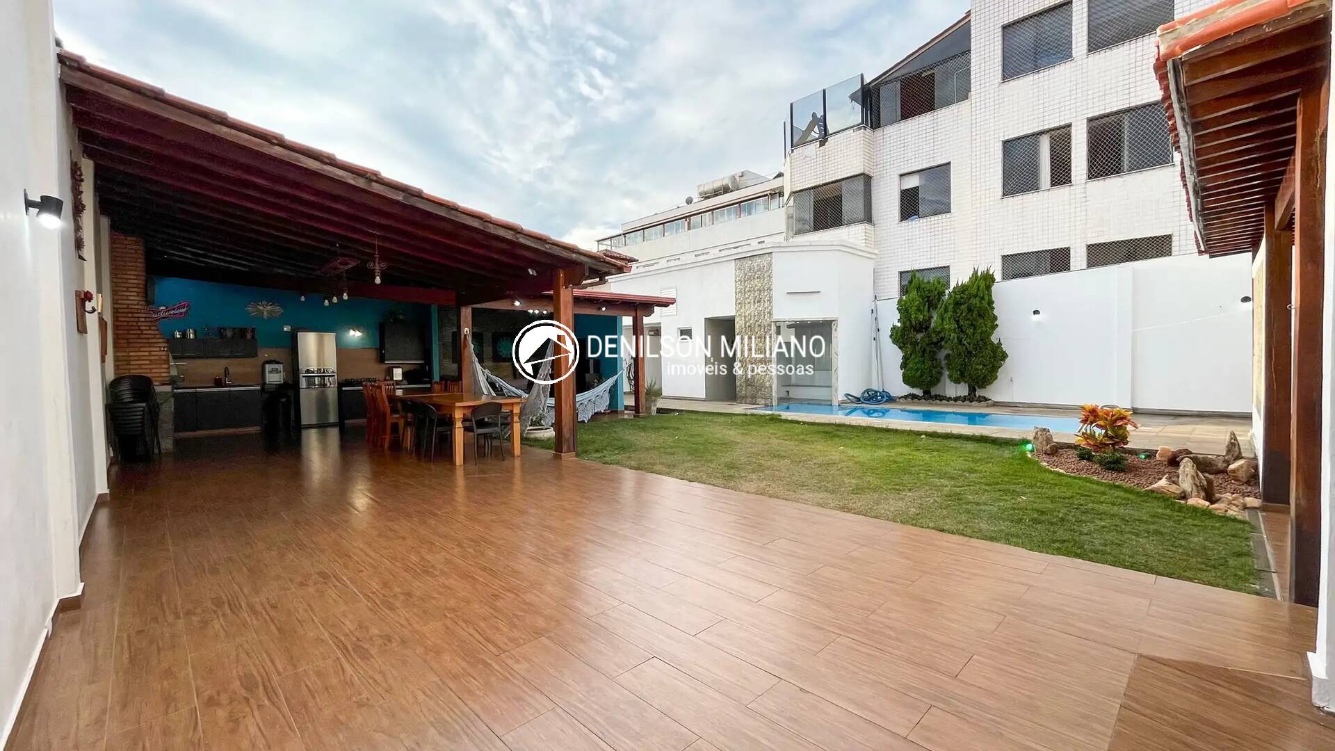 Casa, 5 quartos, 308 m² - Foto 1