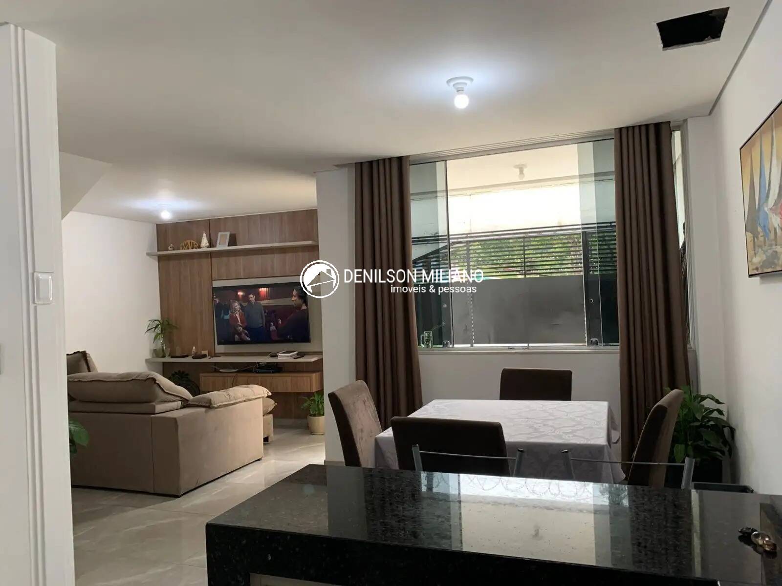 Casa à venda com 3 quartos, 93m² - Foto 1
