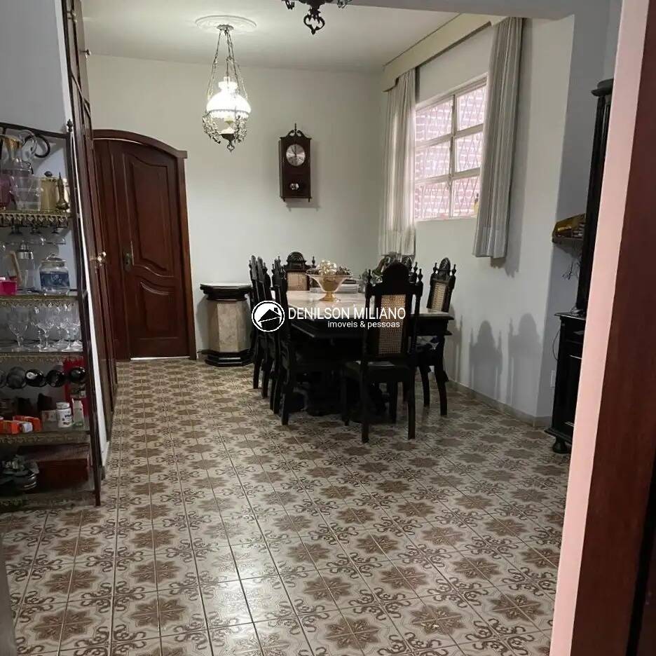 Casa, 4 quartos, 237 m² - Foto 2