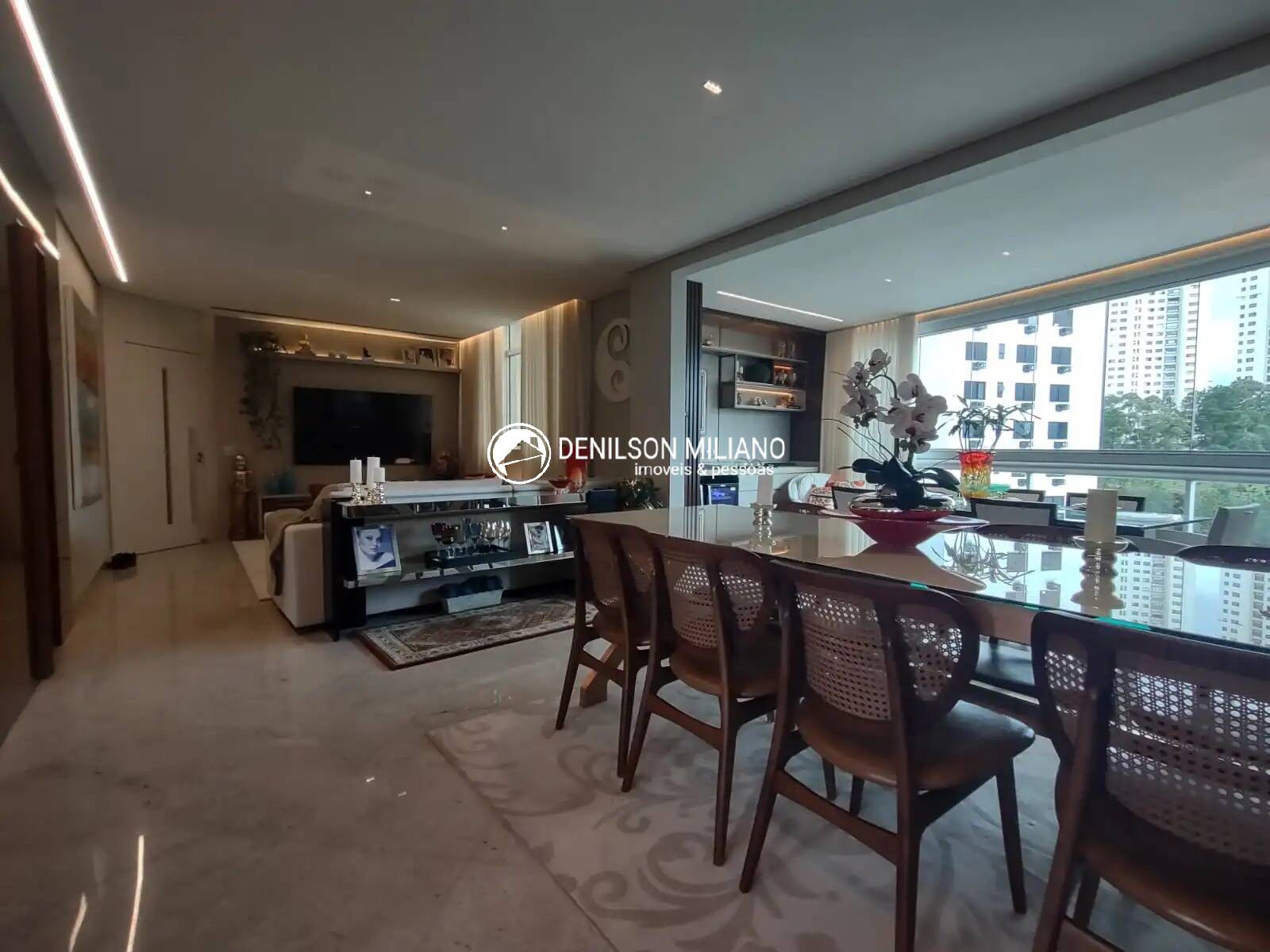 Apartamento à venda com 4 quartos, 198m² - Foto 1