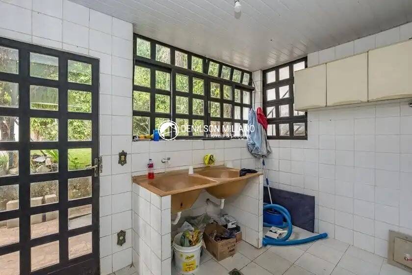 Casa à venda com 4 quartos, 336m² - Foto 3