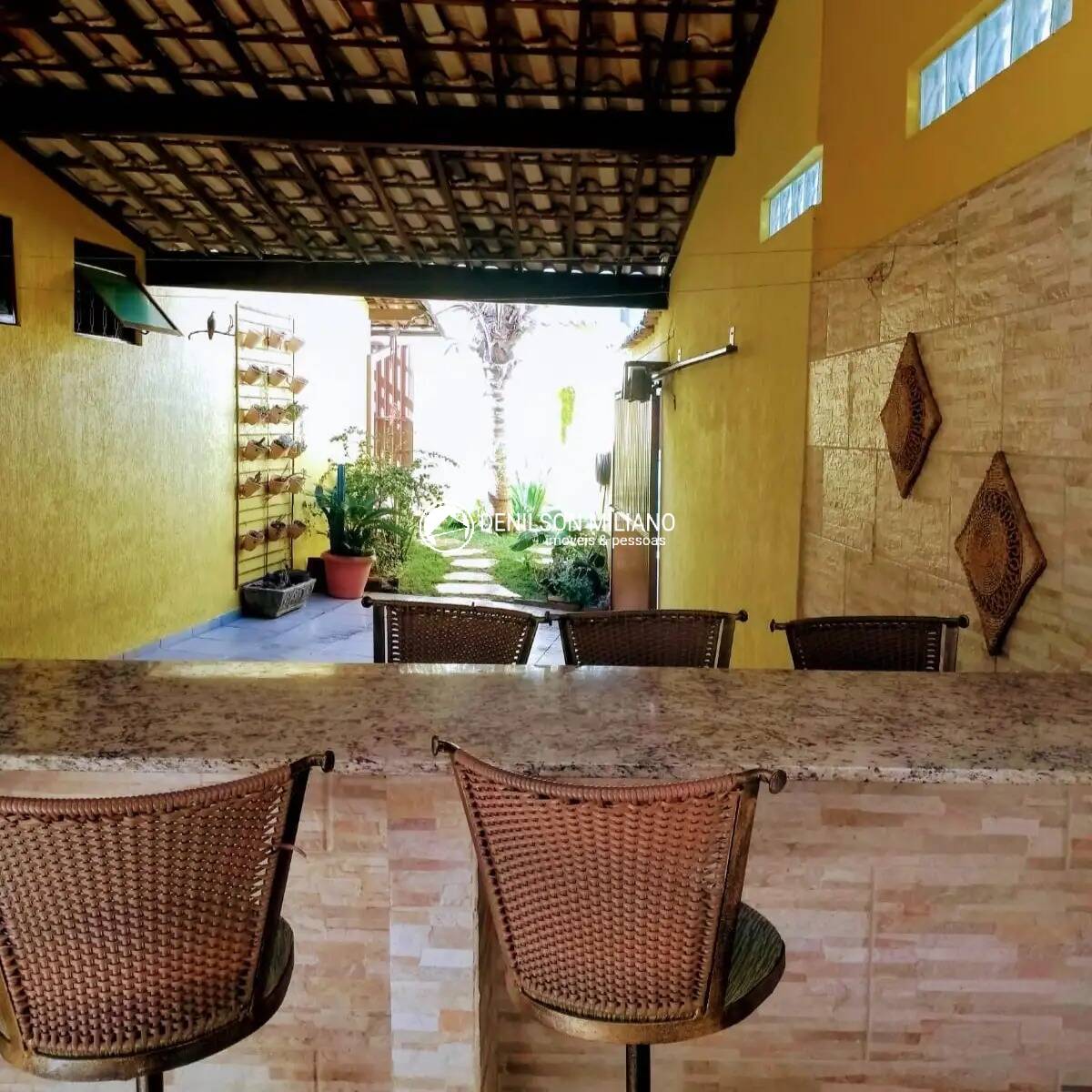 Casa à venda com 3 quartos, 120m² - Foto 1