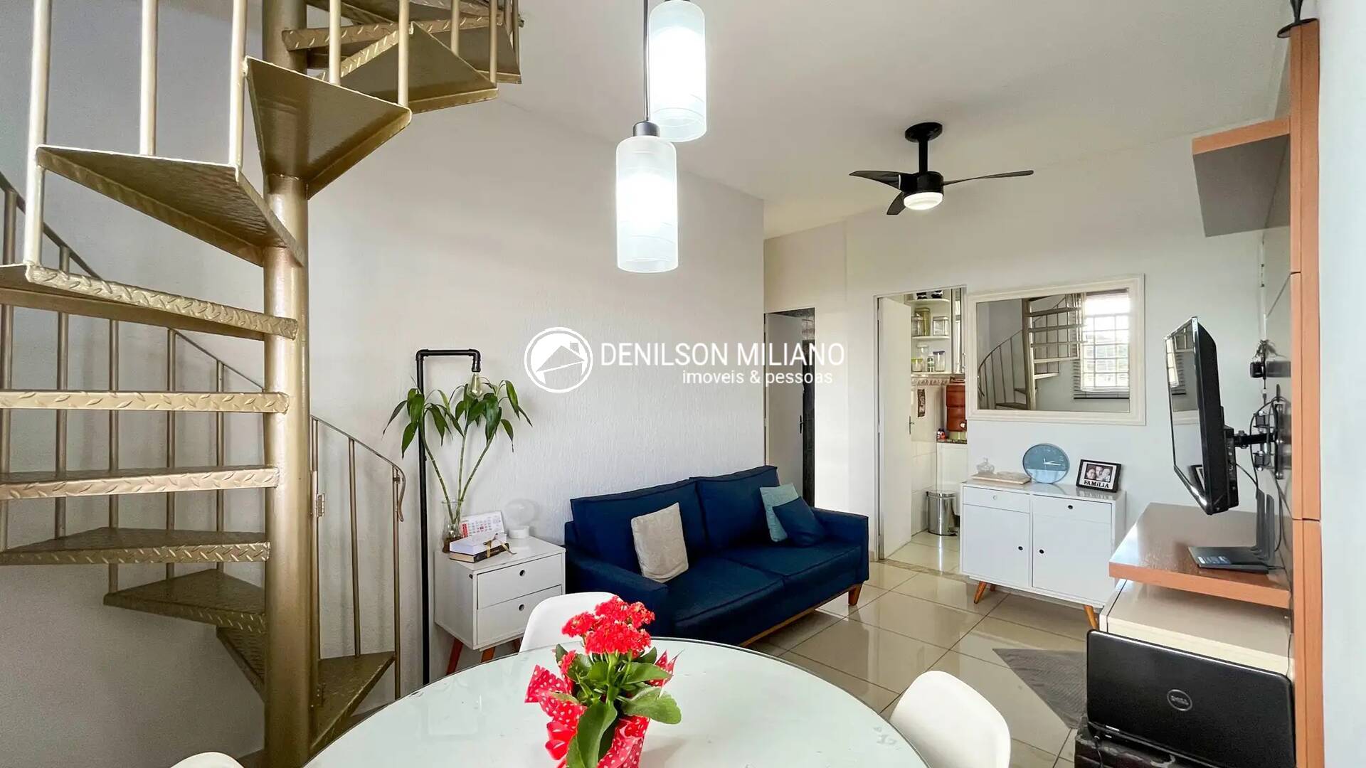 Casa à venda com 3 quartos, 65m² - Foto 2