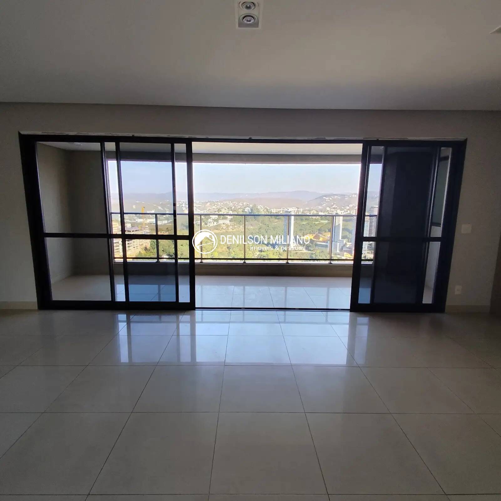 Apartamento à venda com 4 quartos, 135m² - Foto 2